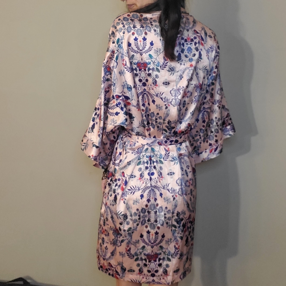 Flower Pattern Victoria's Secret Robe - Picture 3 of 5